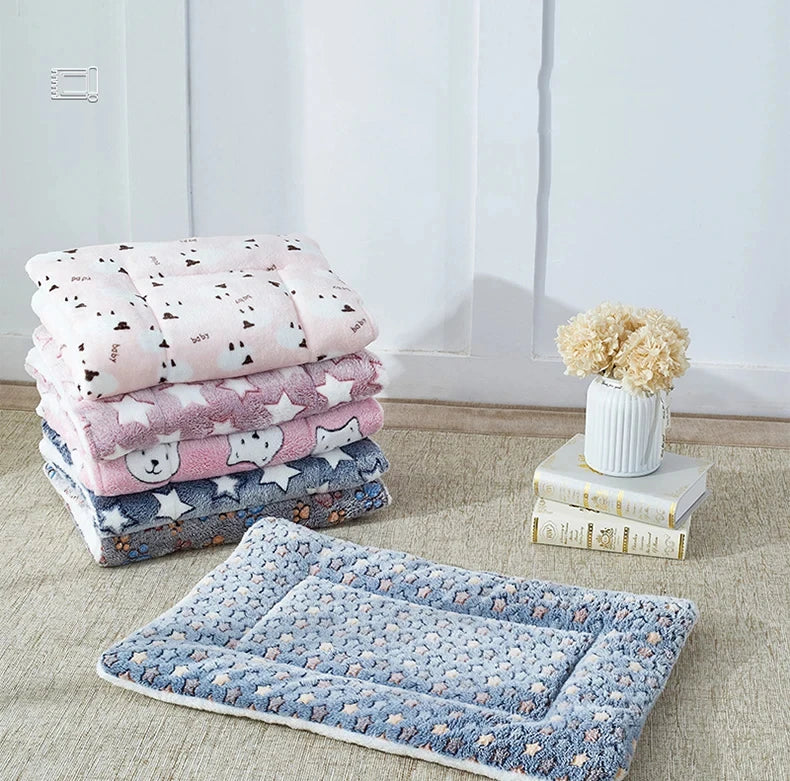 Flannel Pet Sleeping Mat & Dog Bed — Soft Plaid Cushion for Dogs & Cats